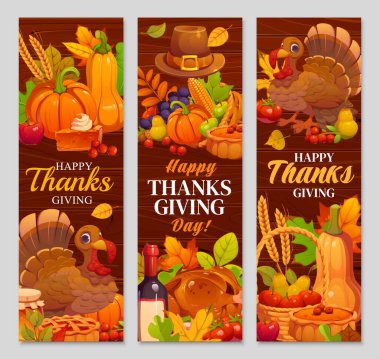 Kızarmış hindi, balkabağı ve mısır, üzüm, şarap ve hacı şapkası ile birlikte sonbahar yapraklarıyla ahşap arka planda düzenlenmiş Şükran Günü vektör pankartları. Şükran Günü bayramı kutlaması için pankart asıldı.