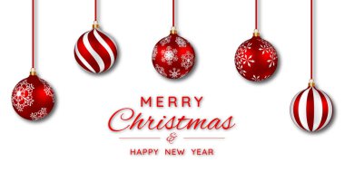 Noel afişi ve köknar ağacı süsleme topları. Noel süslemesi beyaz arka planda kırmızı bir kurdeleye asıldı. Kış tatilleri, etkinlikler, indirimler ve satışlar için şenlik tasarımı. Vektör illüstrasyonu.