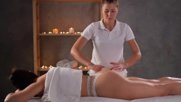 Beauty Treatments Weight Loss Masseur Doing Lymphatic Drainage Cellulite Massage — Stock Video