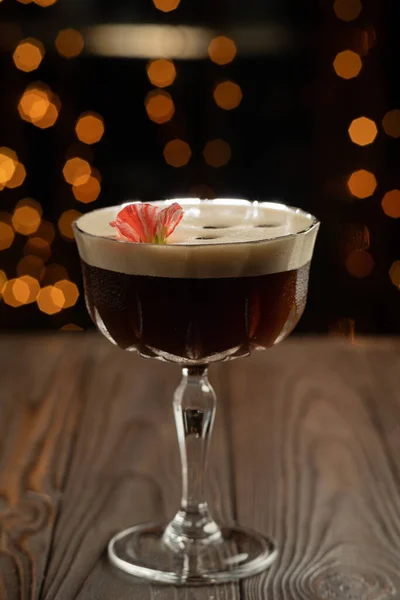 Espresso Martini Cocktail Glas Mit Kaffeebohnen Alkoholischer Kaffee Cocktail Mit — Stockfoto