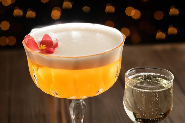 Cocktail Een Houten Achtergrond Koude Citrus Alcoholische Drank Met Aperol — Stockfoto