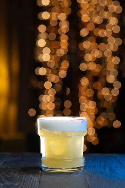 Cocktail Drink Whiskey Zuur Houten Bar Balie Nachtclub Restaurant — Stockfoto