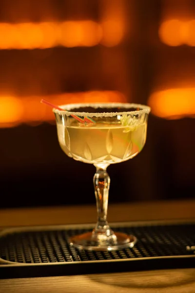 Traditionele Cocktail Daiquiri Versierd Met Suiker Bar Achtergrond Achtergrond Wazig — Stockfoto