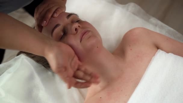 Myofasziale Gesichtsmassage Nahaufnahme Massage Zur Hautverjüngung Gesicht Lippen Und Wangen — Stockvideo