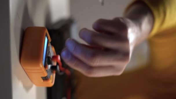 Close Male Hands Turn Digital Electrical Multimeter Lcd Screen Copy — Stok video