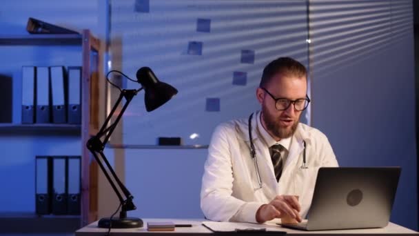 Doctor White Lab Coat Sitting Table Using Laptop Night Shift — Vídeo de stock