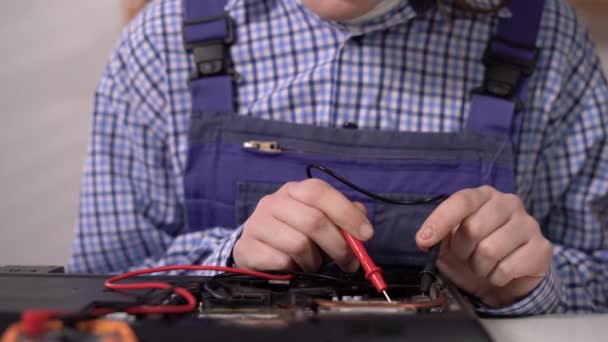 Laptop Repair Female Hands Hold Voltage Meter Multimeter Electronics Copy — Wideo stockowe