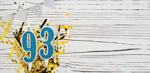 Numero Candela Blu Celebrazione Sfondo Bianco Legno Buon Compleanno Novantatré — Foto Stock