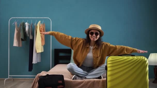 Készen Áll Kalandra Boldog Készül Utazás Csomagoló Bőrönd Útra Úgy — Stock videók