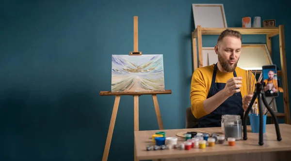 Young Artist Man Sitting Desk Recording Online Art Class Art — Stock Photo, Image