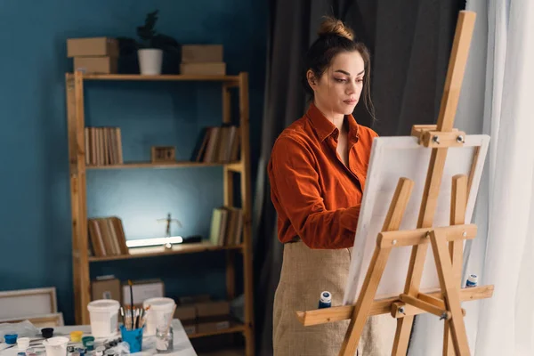 Linda Mujer Artista Pintura Cuadro Taller Pintor Hacer Obras Arte —  Fotos de Stock
