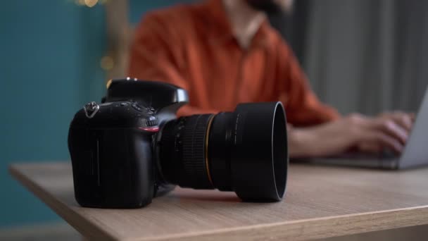 Close Photographer Man Hands Camera Laptop Transferring Files Desk Home — Stock Video