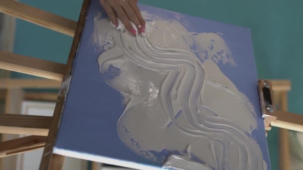 Ταλαντούχα Καινοτόμο Γυναίκα Καλλιτέχνης Αντλεί Χέρια Της Αφηρημένη Ελαιογραφία Υφή — Αρχείο Βίντεο