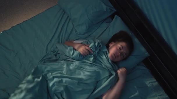 Depressieve Jonge Vrouw Bed Kan Niet Slapen Van Slapeloosheid Haar — Stockvideo