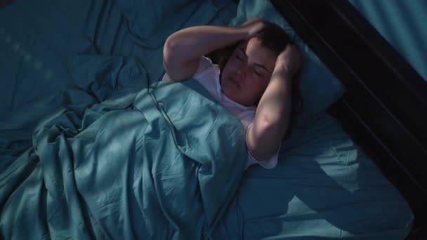 Wanita Tanpa Tidur Menderita Insomnia Lelah Dan Lelah Wanita Sakit — Stok Video