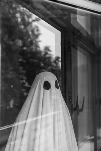 Fantasma Casa Abandonada Assombrada Cena Terror Espírito Homem Conceito Halloween — Fotografia de Stock