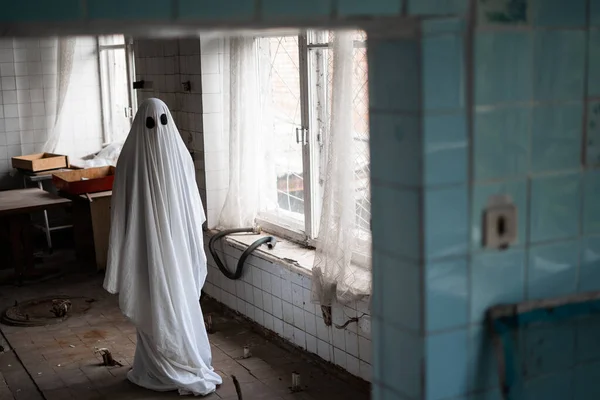 Fantasma Casa Arruinada Abandonada Halloween Escena Buen Espíritu Copiar Espacio — Foto de Stock