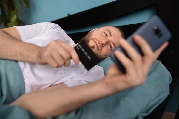 Man Lying Bed Using Mobile Phone Guy Making Online Transaction — Stock Photo, Image