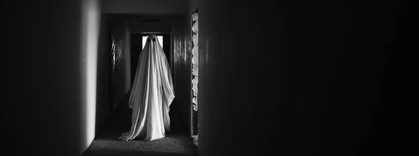 Fantasma Espeluznante Corredor Oscuro Luz Final Del Túnel Para Thriller —  Fotos de Stock