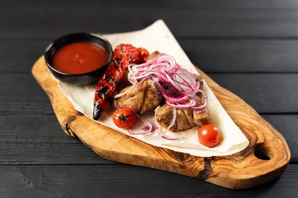 Shish Varkensvlees Kebab Met Kerstomaat Zoete Peper Grilled Gemarineerd Vlees — Stockfoto