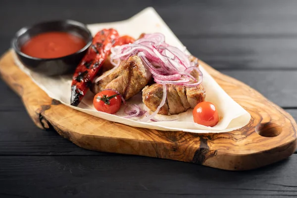 Shish Varkensvlees Kebab Met Kerstomaat Zoete Peper Grilled Gemarineerd Vlees — Stockfoto
