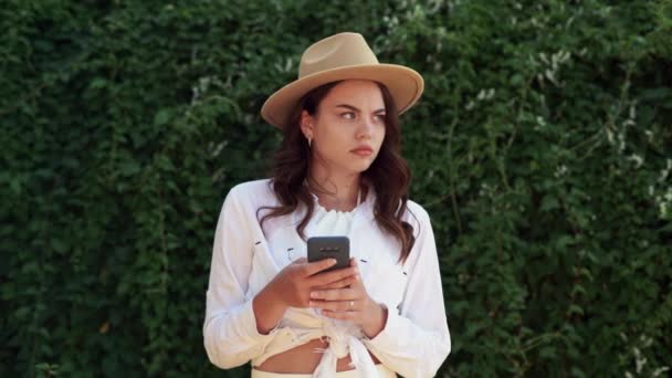 Young Brunette Woman Messaging Smartphone Summer Green Leaves Background Copy — Stock Video