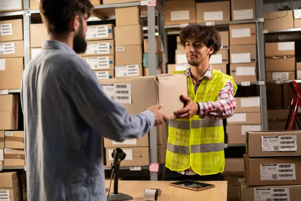 Male Customer Take Online Order Pick Point Online Store Warehouse — Stock Photo, Image