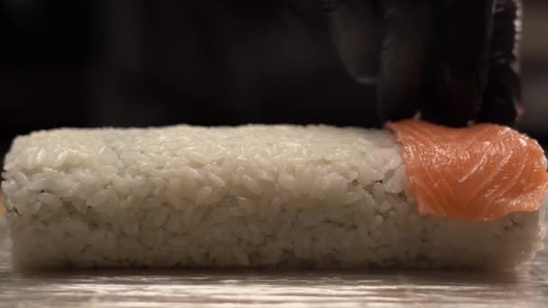 Conceito Comida Tradicional Japonesa Processo Preparação Close Chefs Profissionais Mãos — Vídeo de Stock