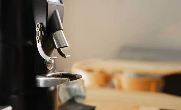 Nahaufnahme Von Kaffeemühle Maschine Für Jede Art Von Kaffeebohne Kaffeehaus — Stockfoto