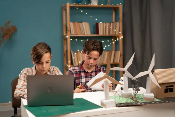 Smart Young Children Work Team Using Laptop Computer Making School — Stock Photo, Image