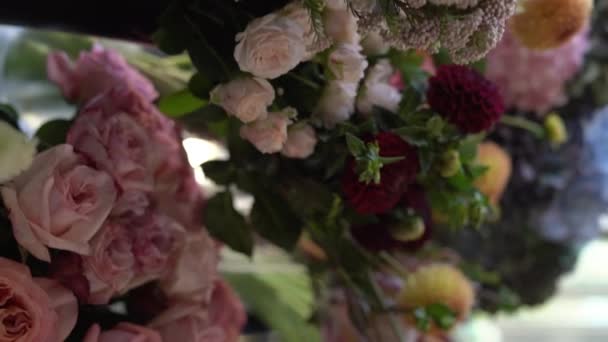 Loja Floral Conceito Entrega Muitas Flores Verão Diferentes Showcase Flores — Vídeo de Stock