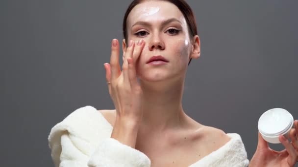Krém Obličej Pro Péči Pleť Kosmetickou Dermatologii Salonní Lázeňský Výrobek — Stock video