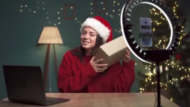 Sosyal medya için Noel 'in boks videolarını çeken bir etken. Boşluğu kopyala