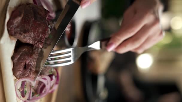 Close Female Hands Cutting Piece Pork Kebab Woman Having Kebab — Stock Video