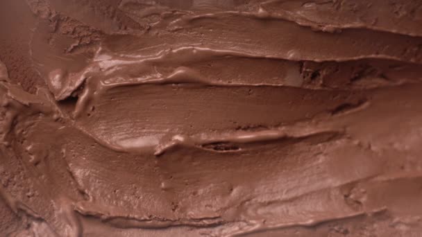 Крупним Планом Розкидати Шоколадне Морозиво Контейнера Вид Зверху Текстура Морозива — стокове відео