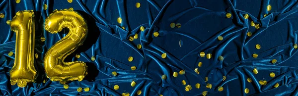 Νούμερο Δώδεκα Αριθμός Μπαλονιού Από Χρυσό Φύλλο Μπλε Βελούδινο Φόντο — Φωτογραφία Αρχείου