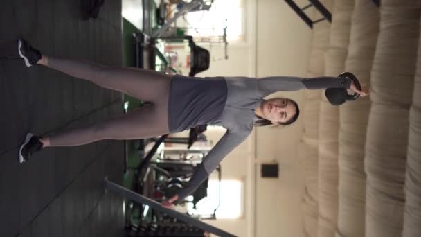 Fitness Workout Fitnessruimte Een Gezonde Levensstijl Concept Vrouw Die Fitnesstraining — Stockvideo