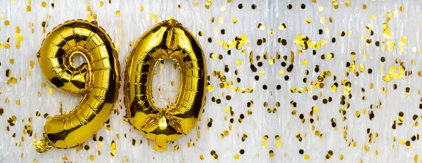 Gouden Folie Ballon Nummer Cijfer Negentig Verjaardagskaart Met Inscriptie Jubileumviering Rechtenvrije Stockafbeeldingen