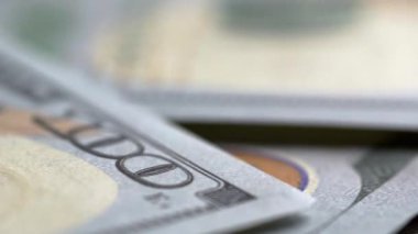 Macro dolarları vurdu. 100 dolarlık banknotlar. Finans. Nakit para dolarları. enflasyon kavramı.