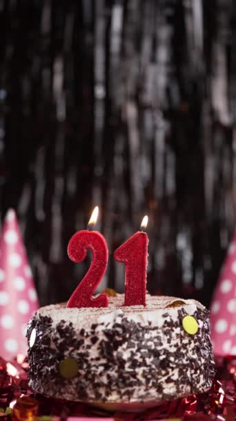 Queimar Velas Número Bolo Bolo Aniversário Para Vinte Anos Idade — Vídeo de Stock
