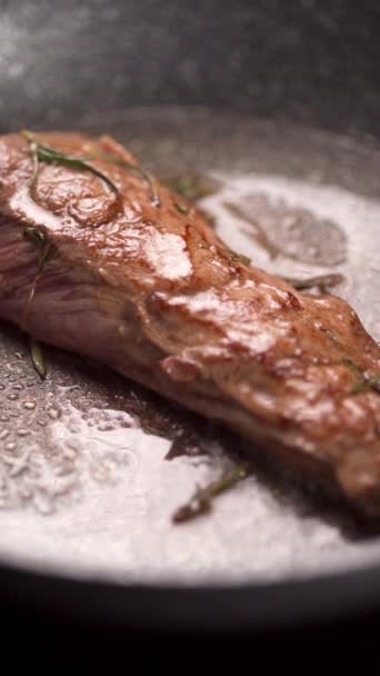Close Beef Tenderloin Frying Pan Restaurant Cuisine Menu Concept Vertical — Stock Video