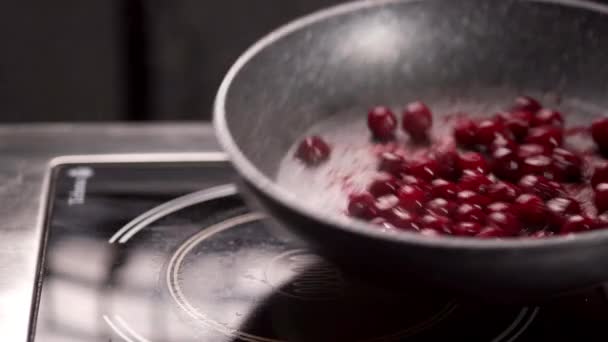 Cerises Rouges Fraîches Avec Sucre Pour Faire Sauce Cerise Sur — Video