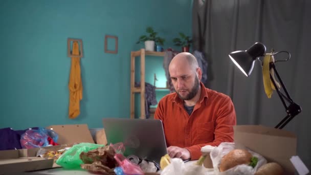 Slatternly Bearded Man Sitting Laptop Food Rubbish Background Copy Space — Stock Video