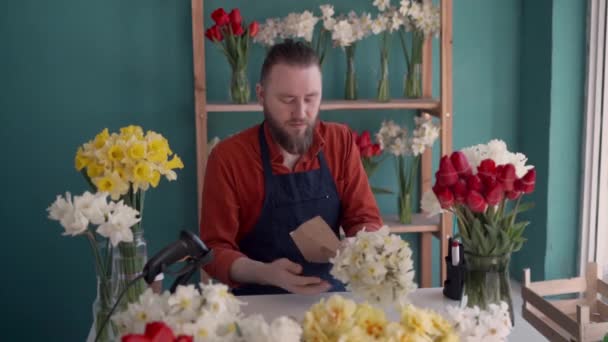 Малый Средний Бизнесмен Продаёт Цветы Цветочном Магазине Счастливой Работы Бизнес — стоковое видео