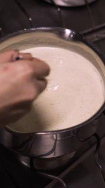 Pastalar, eklerler ve profiteroller için krema doldurma işlemi. Adım adım eklentiler yapıyorum.
