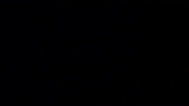 Detaylı dokuya sahip altıgen metal şebeke yapısına yakın çekim, endüstriyel ve geometrik bir arkaplan deseni oluşturur