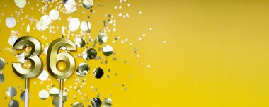 Sarı arka planda 36 numaralı altın mum. 36 harfli doğum günü kartı. Yıldönümü konsepti. Doğum günü, yeni yıl kutlaması için. Banner, boşluğu kopyala.