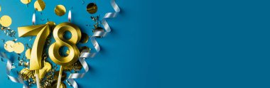 78 yıllık kutlama. 78 numaralı altın yanan mumlar mavi arka planda konfetili, kopyalama alanı. Selamlama pankartı.