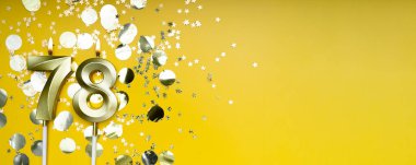 78 'inci yaş günü. 78 numaralı altın kutlama mumu. Sarı renkli arka plan. Doğum günü ya da yıldönümü kutlaması kavramı. Pankart. Boşluğu kopyala