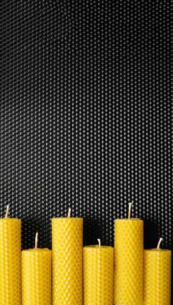 Hisse senedi ticareti, kripto para birimi geçmişi, uçuculuk kripto ticaretini gösteren balmumu mumlar. Dikey pankart